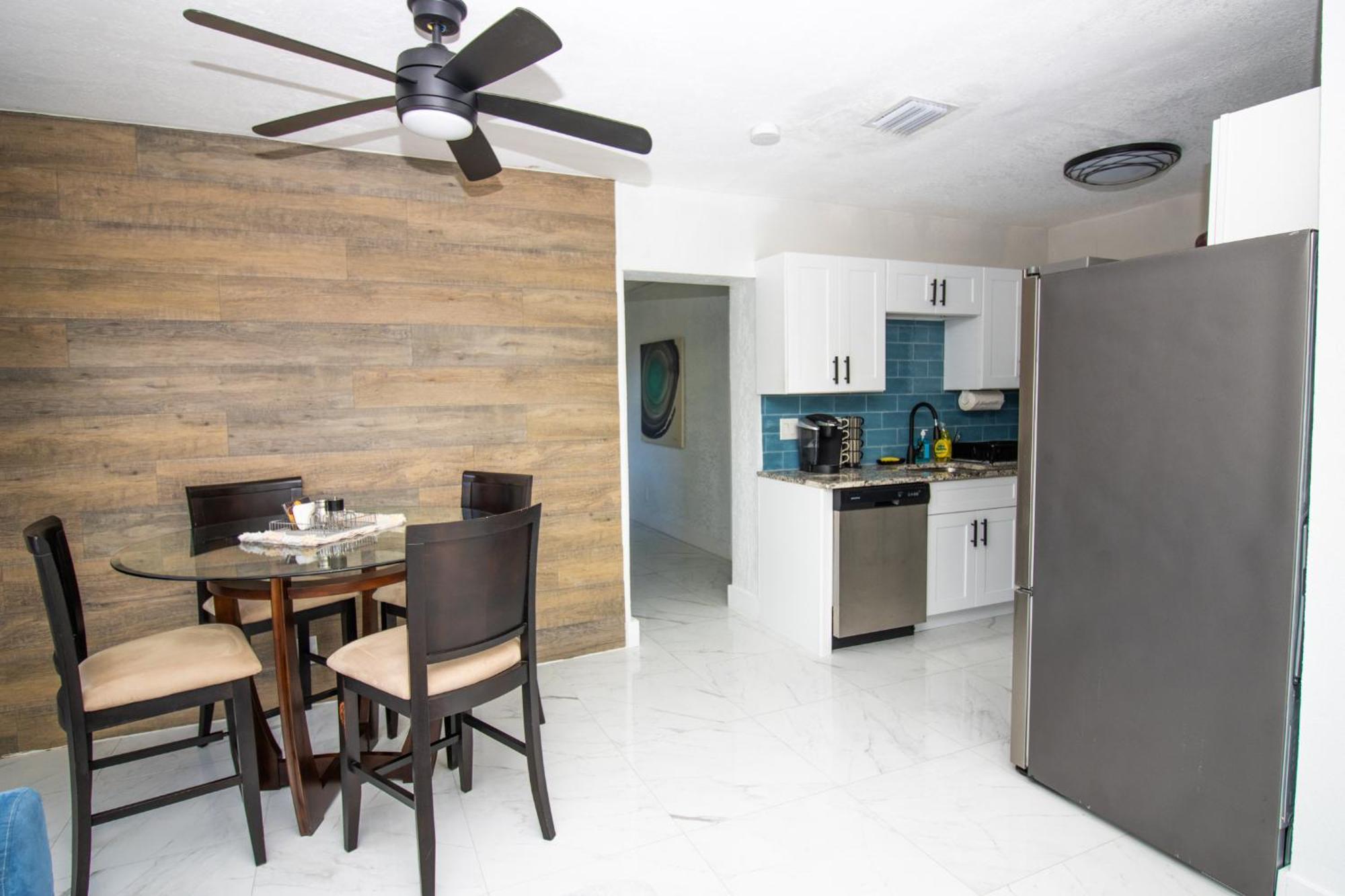ריביירה ביץ' Shared Home - Close To The Beach מראה חיצוני תמונה